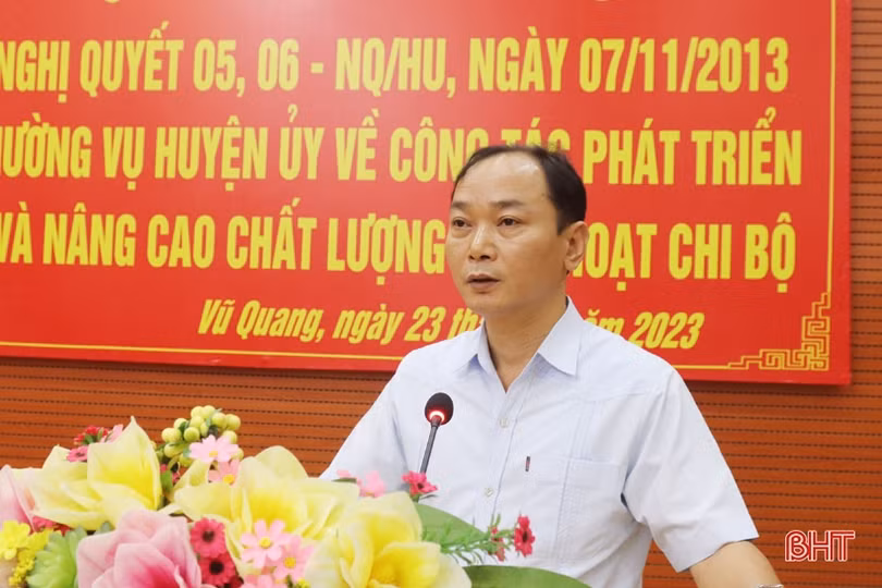Phát huy vai trò của người đứng đầu trong công tác phát triển đảng viên, nâng cao chất lượng sinh hoạt chi bộ