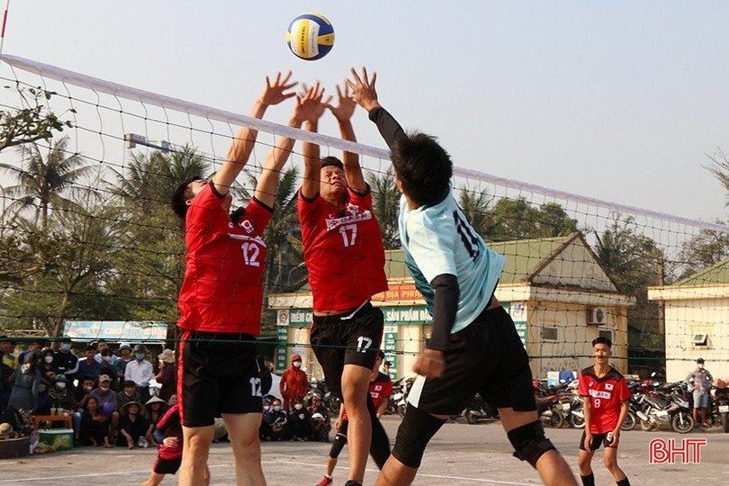 Khởi tranh Giải Bóng chuyền nam huyện Nghi Xuân