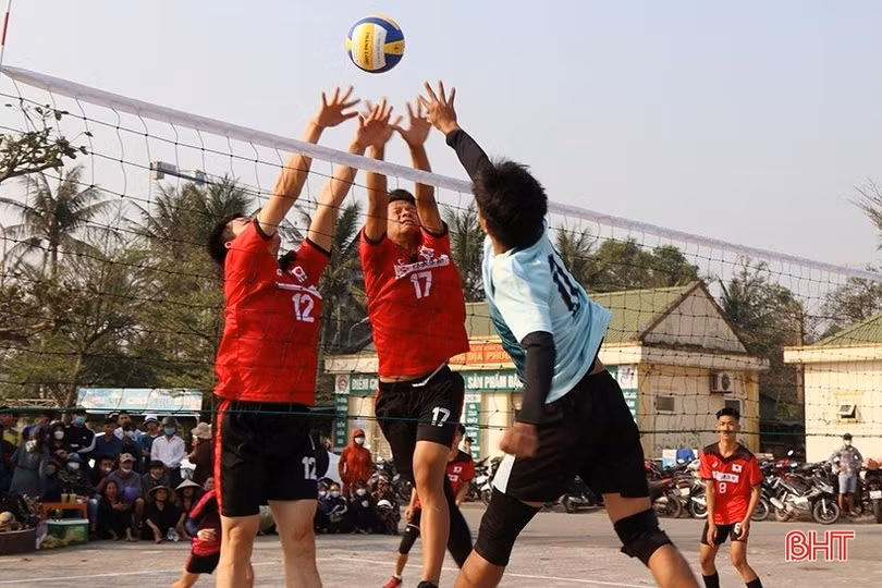 Khởi tranh Giải Bóng chuyền nam huyện Nghi Xuân