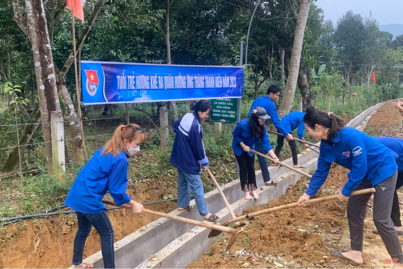 Thắm sắc xanh tuổi trẻ trên những công trình NTM ở Hương Khê