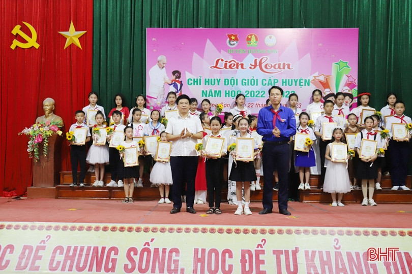 Học sinh Trường Tiểu học thị trấn Phố Châu nhất Liên hoan Chỉ huy đội giỏi huyện Hương Sơn ảnh 9 Học sinh Trường Tiểu học thị trấn Phố Châu nhất Liên hoan Chỉ huy đội giỏi huyện Hương Sơn