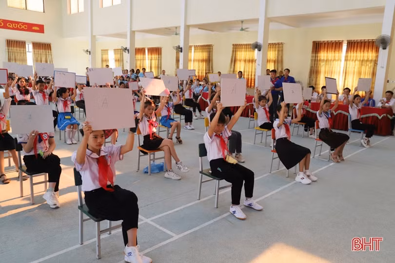 Học sinh Trường Tiểu học thị trấn Phố Châu nhất Liên hoan Chỉ huy đội giỏi huyện Hương Sơn