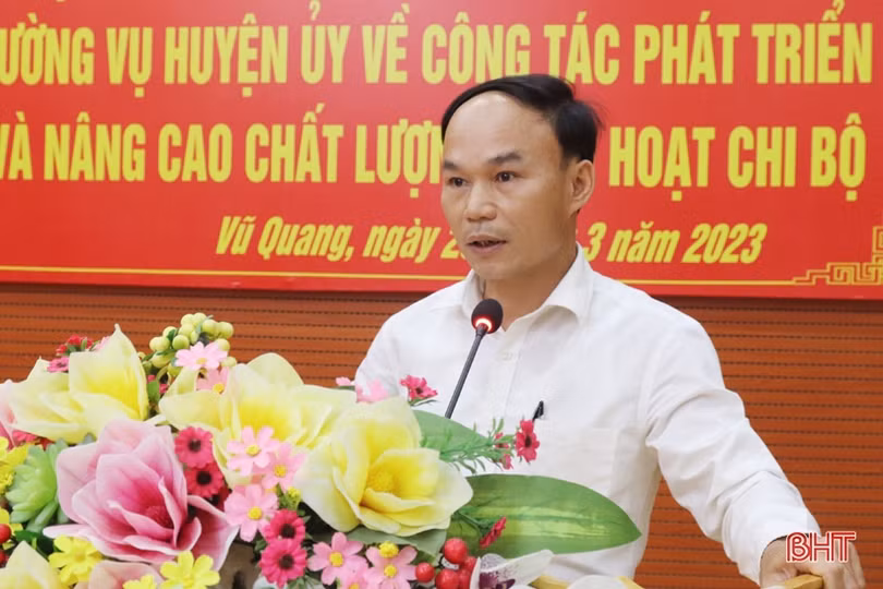 Phát huy vai trò của người đứng đầu trong công tác phát triển đảng viên, nâng cao chất lượng sinh hoạt chi bộ