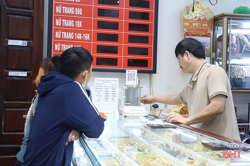 Giá vàng biến động liên tục, giao dịch tại Hà Tĩnh vẫn trầm lắng