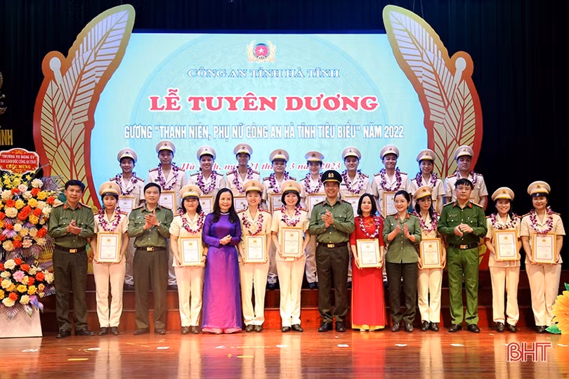 Tuyên dương 18 thanh niên, phụ nữ Công an Hà Tĩnh tiêu biểu