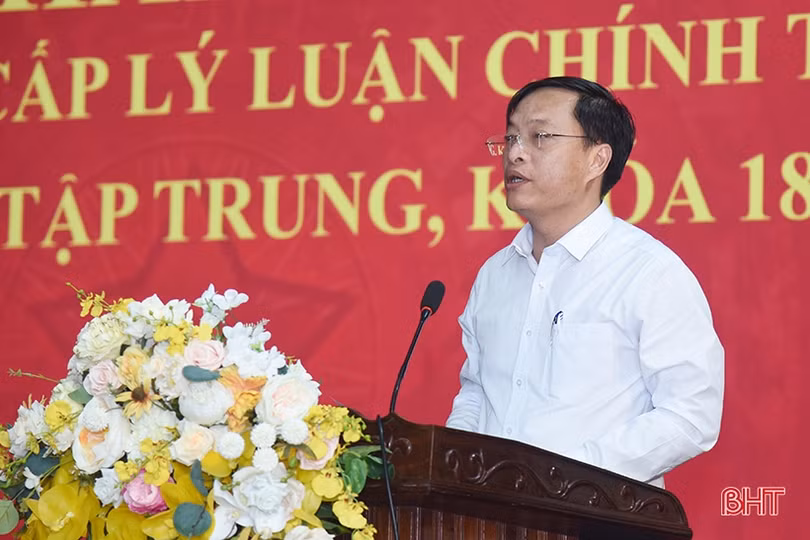 Bồi dưỡng trung cấp lý luận chính trị cho 72 cán bộ, công chức, viên chức