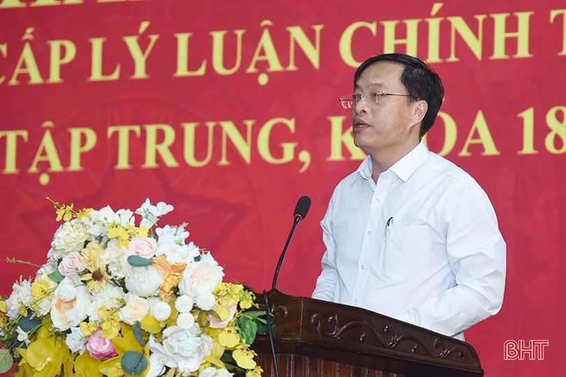 Bồi dưỡng trung cấp lý luận chính trị cho 72 cán bộ, công chức, viên chức