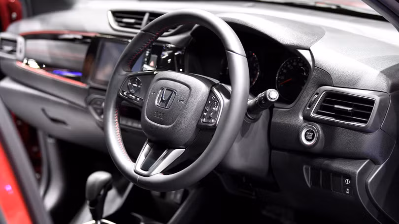 Sờ tận tay Honda WR-V 2023 - đối thủ nặng ký của Toyota Raize