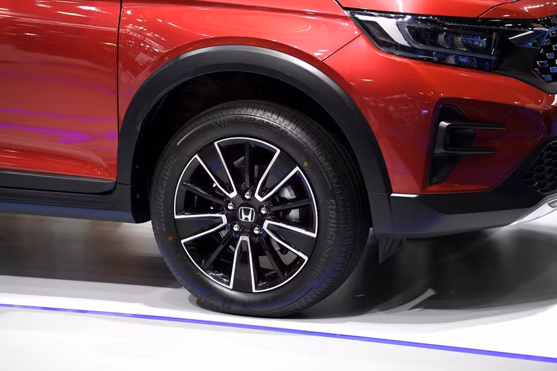 Sờ tận tay Honda WR-V 2023 - đối thủ nặng ký của Toyota Raize