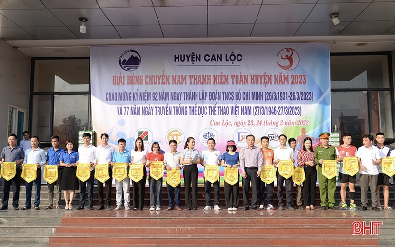19 đội tranh tài giải bóng chuyền nam huyện Can Lộc 