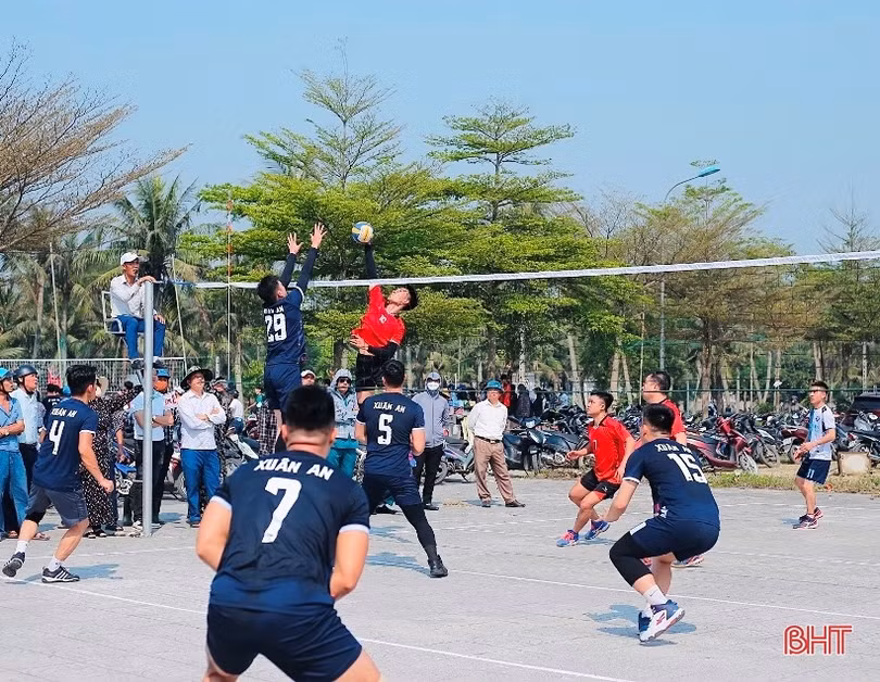 Khởi tranh Giải Bóng chuyền nam huyện Nghi Xuân