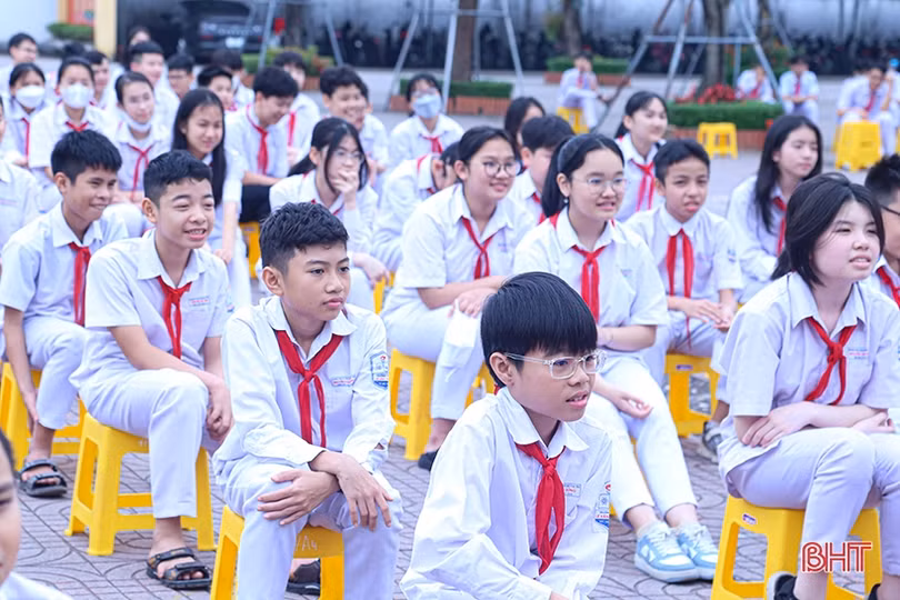 Gần 1.000 học sinh TP Hà Tĩnh được phổ biến pháp luật qua phiên tòa giả định