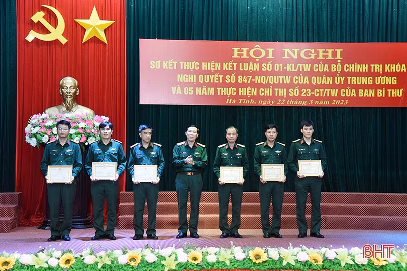 Học tập và làm theo tư tưởng, đạo đức, phong cách Hồ Chí Minh gắn với phong trào thi đua quyết thắng, các cuộc vận động