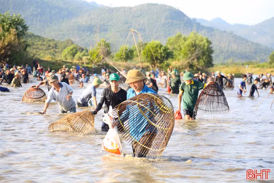Hàng trăm "nơm thủ" tranh tài tại Lễ hội đánh cá Vực Rào