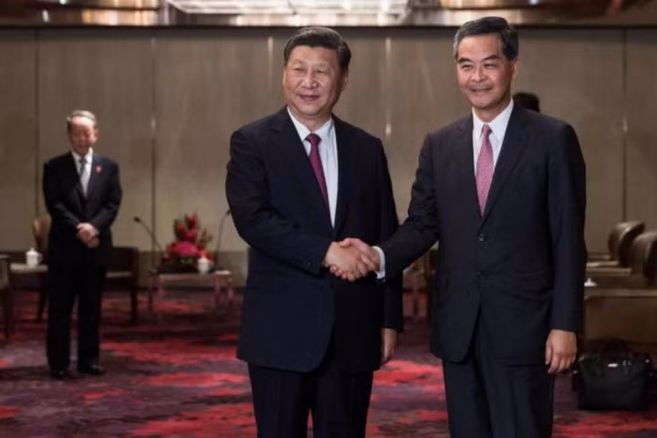 photo chu tich trung quoc tap can binh lan dau cong du hong kong