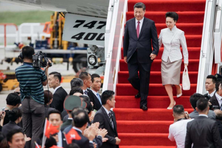 photo chu tich trung quoc tap can binh lan dau cong du hong kong