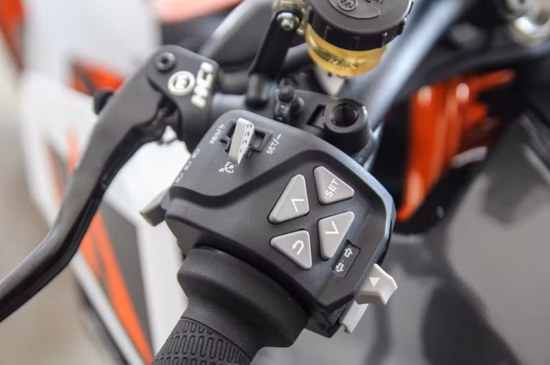 ktm 1290 super duke r 2017 gia 638 trieu dong tai viet nam