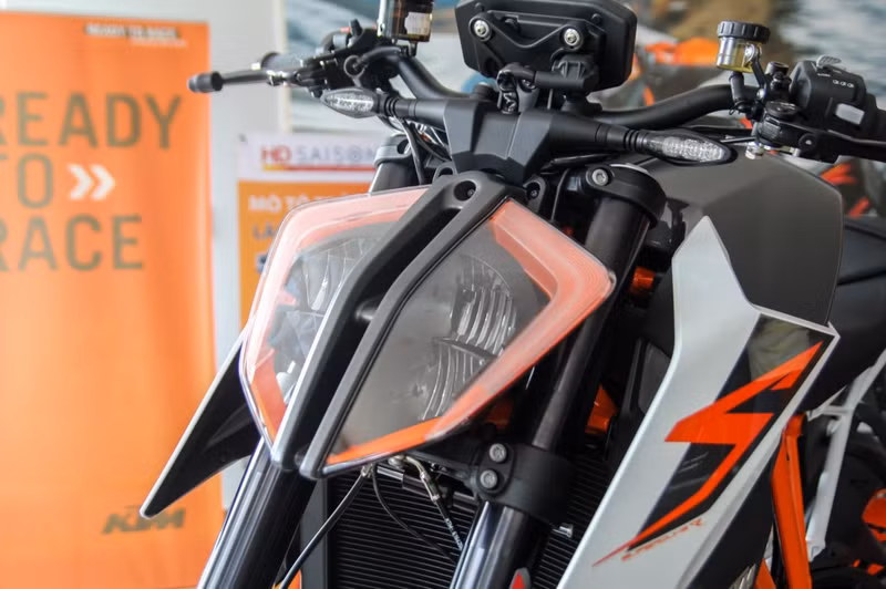 ktm 1290 super duke r 2017 gia 638 trieu dong tai viet nam