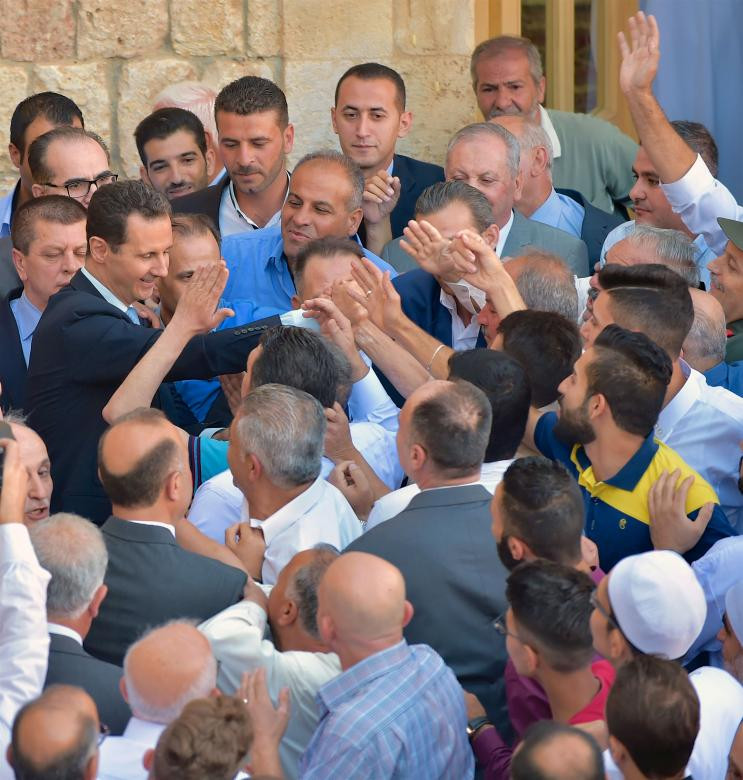 photo tong thong al assad lan dau tham can cu khong quan nga o syria