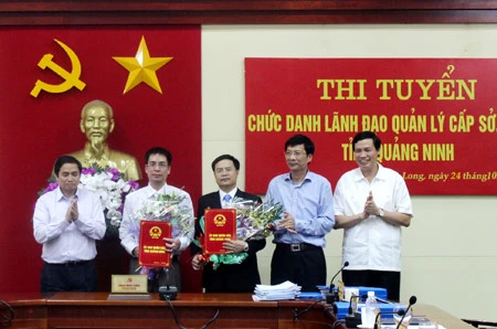 Quảng Ninh thí điểm thi tuyển chức danh lãnh đạo quản lý cấp Sở chua phai dang vien van duoc thi tuyen lam lanh dao quan ly