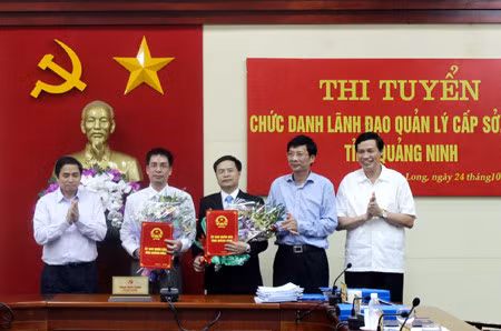 Quảng Ninh thí điểm thi tuyển chức danh lãnh đạo quản lý cấp Sở chua phai dang vien van duoc thi tuyen lam lanh dao quan ly
