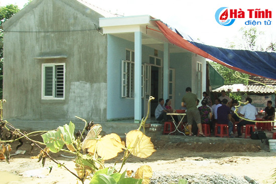 trao nha tinh nghia tri gia 134 trieu dong cho me viet nam anh hung