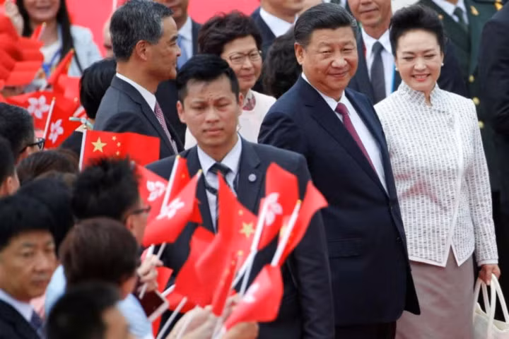 photo chu tich trung quoc tap can binh lan dau cong du hong kong