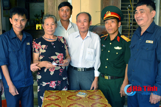 trao qua cac gia dinh chinh sach dac biet kho khan o ky anh