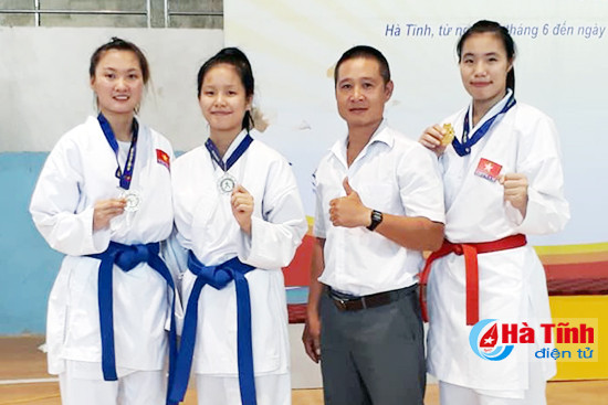 ha tinh gianh 4 huy chuong ngay dau giai vo dich karatedo toan quoc