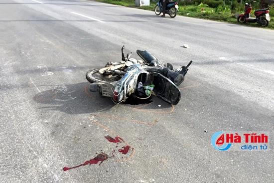 kep 3 va cham xe may 1 thanh nien nguy kich