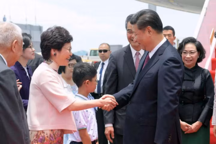 photo chu tich trung quoc tap can binh lan dau cong du hong kong