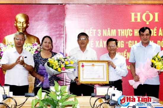 ha tinh co 177 000 gia dinh 2 400 dong ho hieu hoc