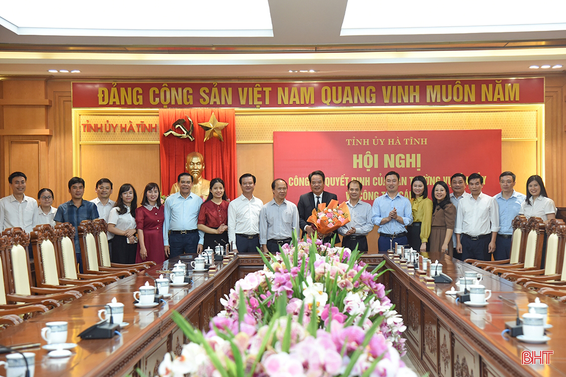 Ban Thường vụ Tỉnh ủy Hà Tĩnh công bố các quyết định về công tác cán bộ