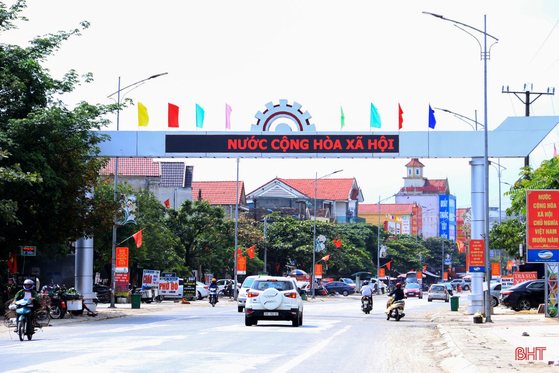 Hà Tĩnh sôi nổi khí thế thi đua trên những công trình chào mừng đại hội Đảng