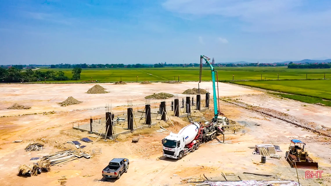 Hà Tĩnh sôi nổi khí thế thi đua trên những công trình chào mừng đại hội Đảng