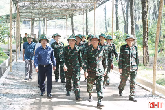 Đoàn công tác Quân khu 4 kiểm tra chuẩn bị diễn tập khu vực phòng thủ tỉnh Hà Tĩnh 