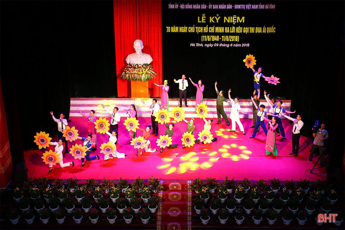 Lắng đọng chương trình nghệ thuật kỷ niệm 70 năm thi đua ái quốc