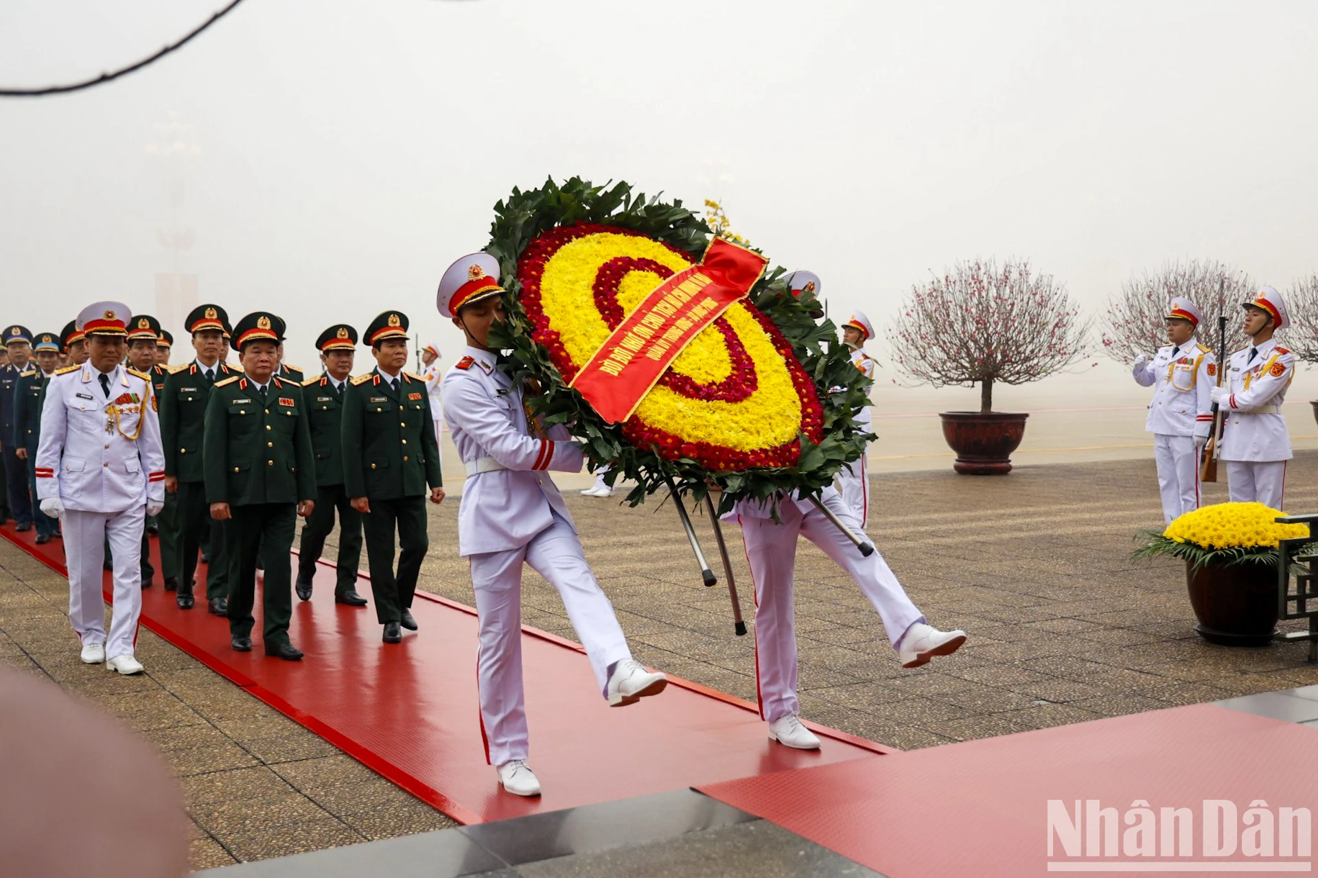 Lãnh đạo Đảng, Nhà nước đặt vòng hoa, vào lăng viếng Chủ tịch Hồ Chí Minh