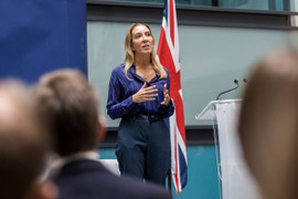 Nữ công chức quyền lực nhất nước Anh gây tranh cãi sau khi được bổ nhiệm