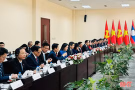 Bí thư Tỉnh ủy Hà Tĩnh cùng dự buổi hội đàm của Thường trực Ban Bí thư 2 nước Việt Nam, Lào