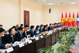 Bí thư Tỉnh ủy Hà Tĩnh cùng dự buổi hội đàm của Thường trực Ban Bí thư 2 nước Việt Nam, Lào