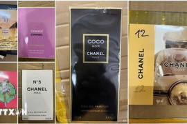 Triệt phá đường dây buôn bán nước hoa giả cực lớn tại TP Hồ Chí Minh