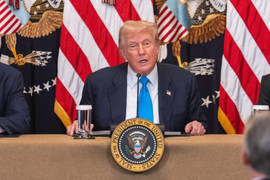 Tổng thống Trump tuyên bố cứng rắn sau khi điều hai tàu ngầm hạt nhân áp sát Nga