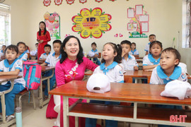Lãnh đạo tỉnh chung vui cùng hơn 365 ngàn học sinh Hà Tĩnh tại Lễ khai giảng đặc biệt