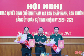 Trao quyết định chỉ định tham gia BCH, BTV Đảng ủy Quân sự tỉnh Hà Tĩnh