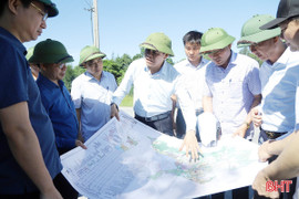 Chủ tịch UBND tỉnh Võ Trọng Hải kiểm tra mỏ vật liệu san lấp