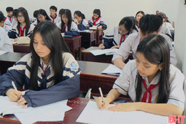 Chạy đua với thời gian, học sinh Hà Tĩnh tăng tốc ôn thi vào lớp 10