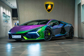 Cận cảnh siêu xe Lamborghini Revuelto màu độc Verde Agave Lucido