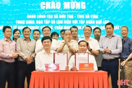 Chủ tịch UBND tỉnh Hà Tĩnh dự lễ ký hợp tác giữa xã Đức Thọ với doanh nghiệp Quế Lâm 