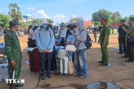 Tiếp nhận 353 công dân Việt Nam do phía Campuchia trao trả